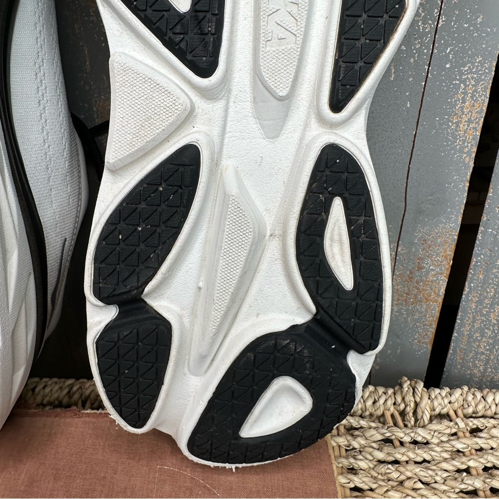 HOKA Men's Bondi 8 Sneakers White Black Sz 11.5 - Picture 13 of 15